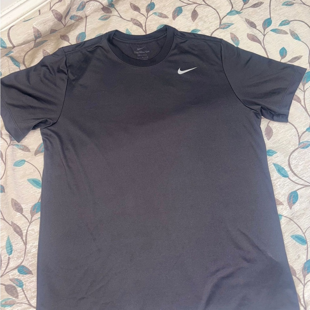 Nike Men's Dark Gray Short Sleeve Tee